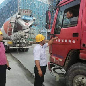 泉山區(qū)龐莊街道強(qiáng)化在建工地車輛出入揚塵治理監(jiān)管