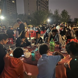 南苑社區(qū)黨委開展社區(qū)百家宴活動