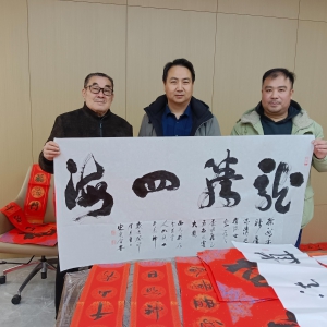 徐州新星濾清器公司開展寫春聯(lián)送祝福情暖員工活動